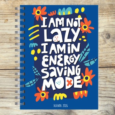 Agenda 2026 tapa dura mod. 5093 "I am not lazy" en caja para regalo