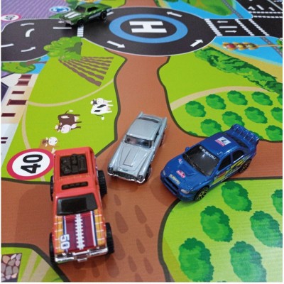 Pista de autos en lona de 90x115 cms.