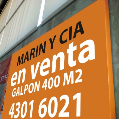 Cartel impreso en lona armado en bastidor para inmobiliarias en 2 formatos